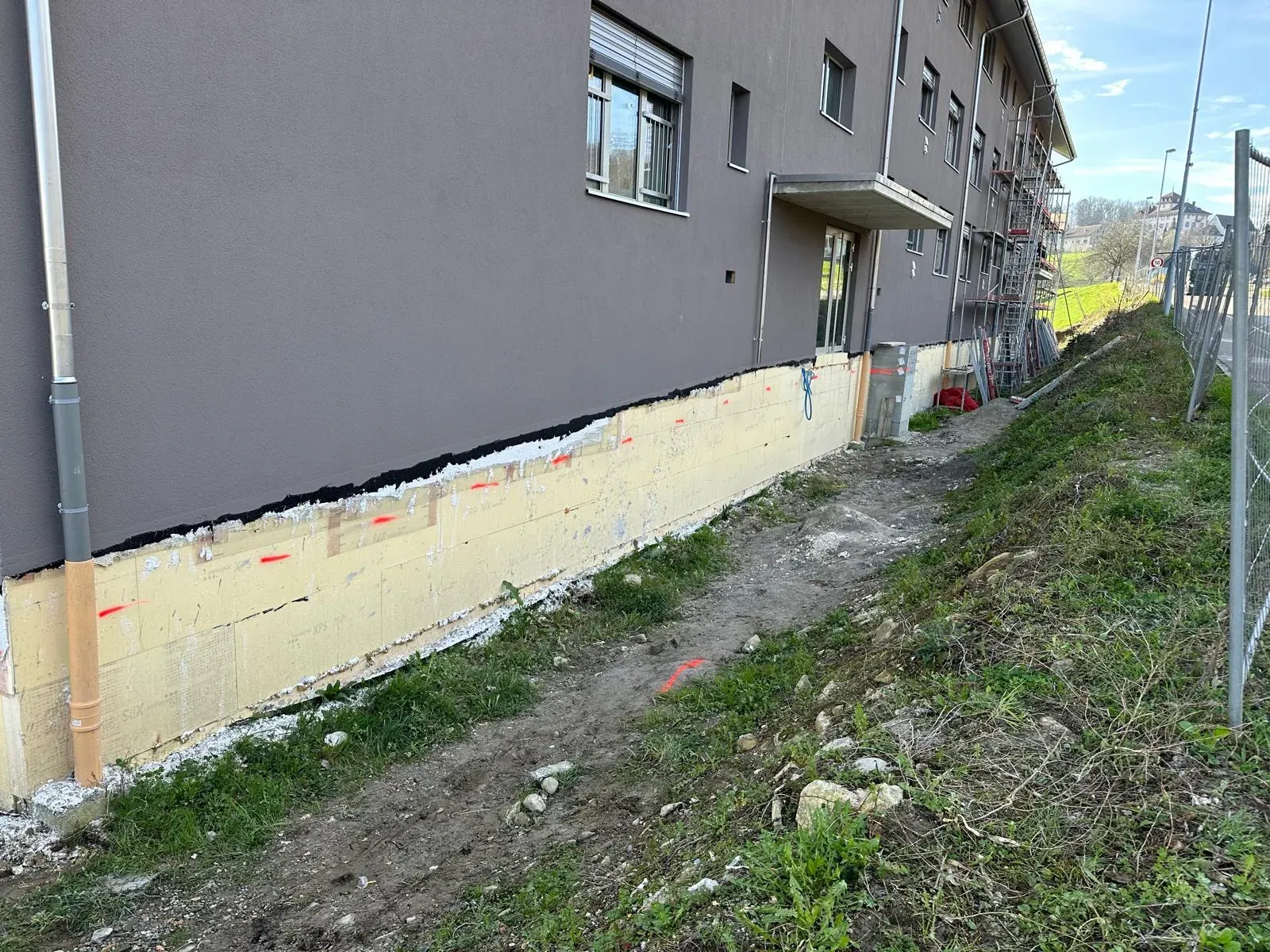 Neubau Umgebung eines Mehrfamilienhauses