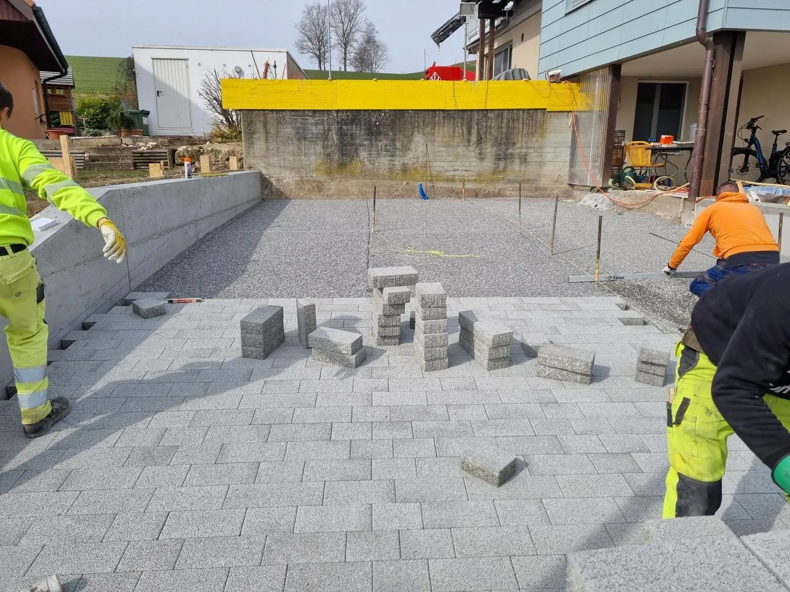 Neugestaltung Sitzplatz & Parkplätze