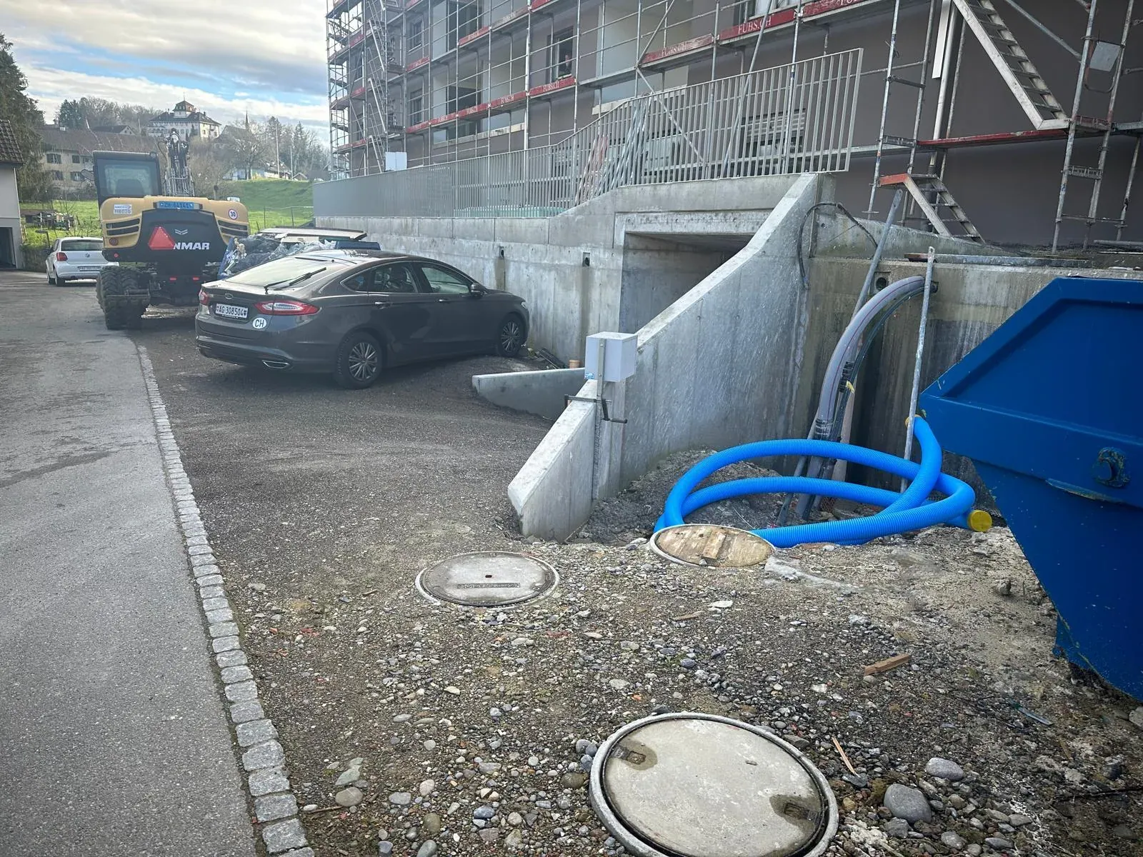 Neubau Umgebung eines Mehrfamilienhauses